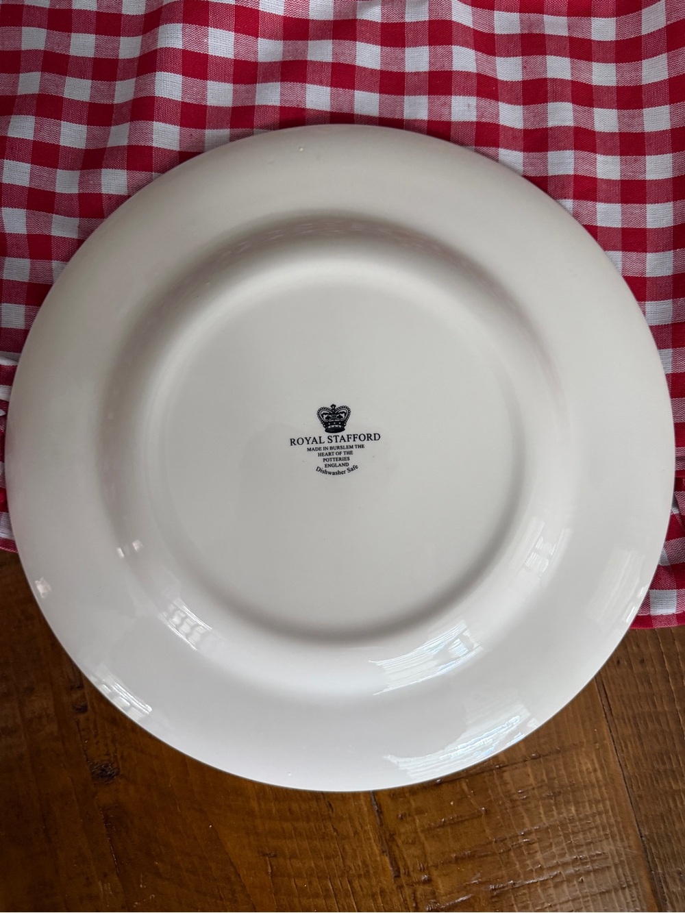 Royal Stafford Santa’s Workshop Christmas 11 inch dinner plate - Picture 2 of 3